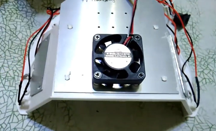 встроенный вентилятор в лампе для сушки гель лаков и ногтей SunOne