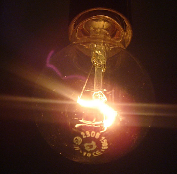 почему нельзя использовать лампы накаливания в светильниках для школьников