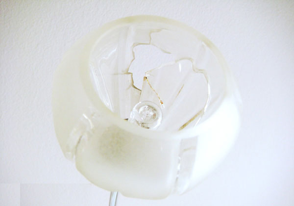 лампочка разбилась взорвалась в светильнике