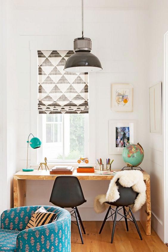 общее освещение для рабочего стола школьника и настольный светильник