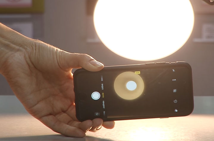 как определить мерцает лампочка или нет с помощью смартфона