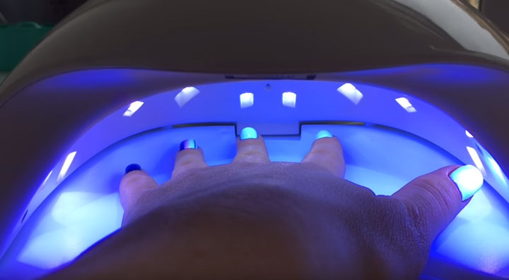 гибридная UV+Led лампа для сушки ногтей при маникюре