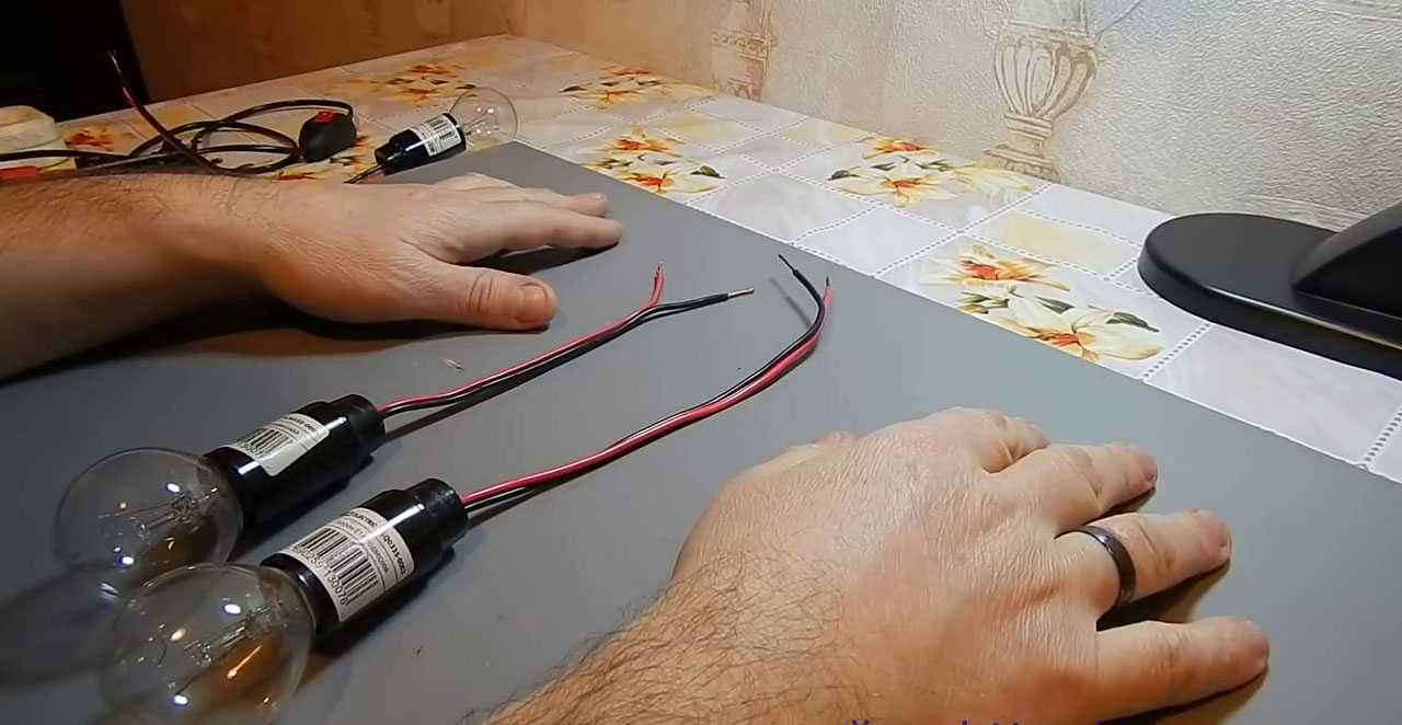 Последовательное соединение двух лампочек